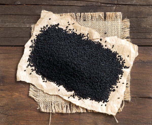 L'huile de nigelle et thymoquinone : un trésor de bienfaits